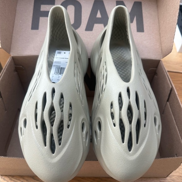 YZY Foam RNR - Picture 8 of 8